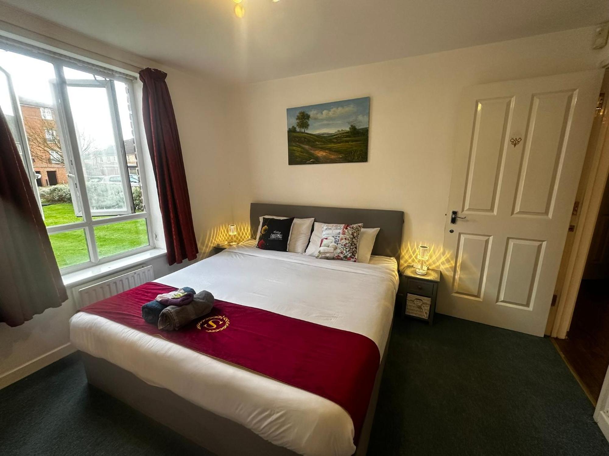 London 2 Bed 2 Bath Apartment Holiday Home - Free Parking - 3Min Walk To The Train Station - 19Min To London Liverpool Street 5Min To Victoria Line 1Gb Broadband Super Fast Internet Ground Floor 100S Of Shops Restaurants Bakeries 24-Hour Asda Superst Ngoại thất bức ảnh