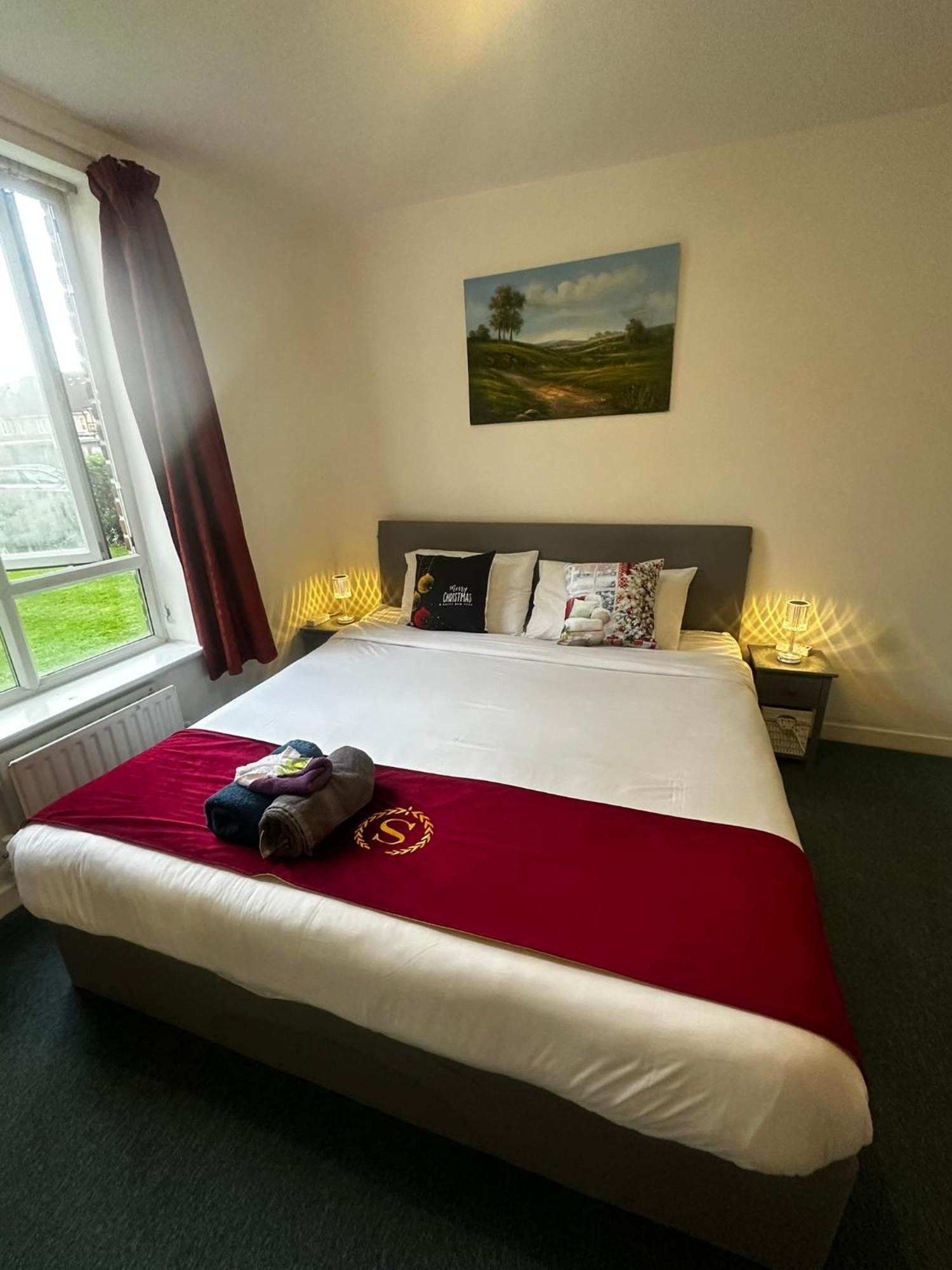 London 2 Bed 2 Bath Apartment Holiday Home - Free Parking - 3Min Walk To The Train Station - 19Min To London Liverpool Street 5Min To Victoria Line 1Gb Broadband Super Fast Internet Ground Floor 100S Of Shops Restaurants Bakeries 24-Hour Asda Superst Ngoại thất bức ảnh