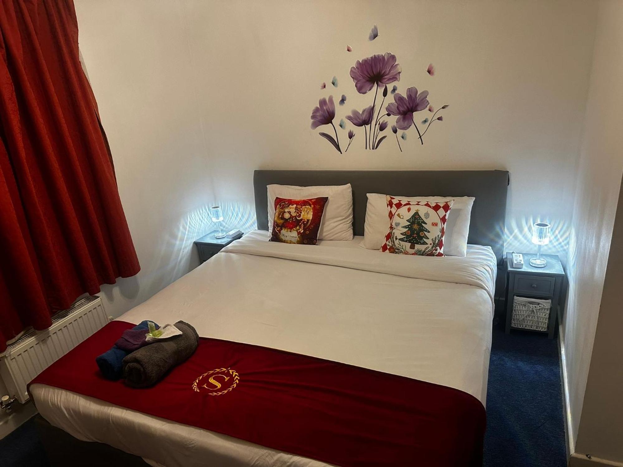 London 2 Bed 2 Bath Apartment Holiday Home - Free Parking - 3Min Walk To The Train Station - 19Min To London Liverpool Street 5Min To Victoria Line 1Gb Broadband Super Fast Internet Ground Floor 100S Of Shops Restaurants Bakeries 24-Hour Asda Superst Ngoại thất bức ảnh