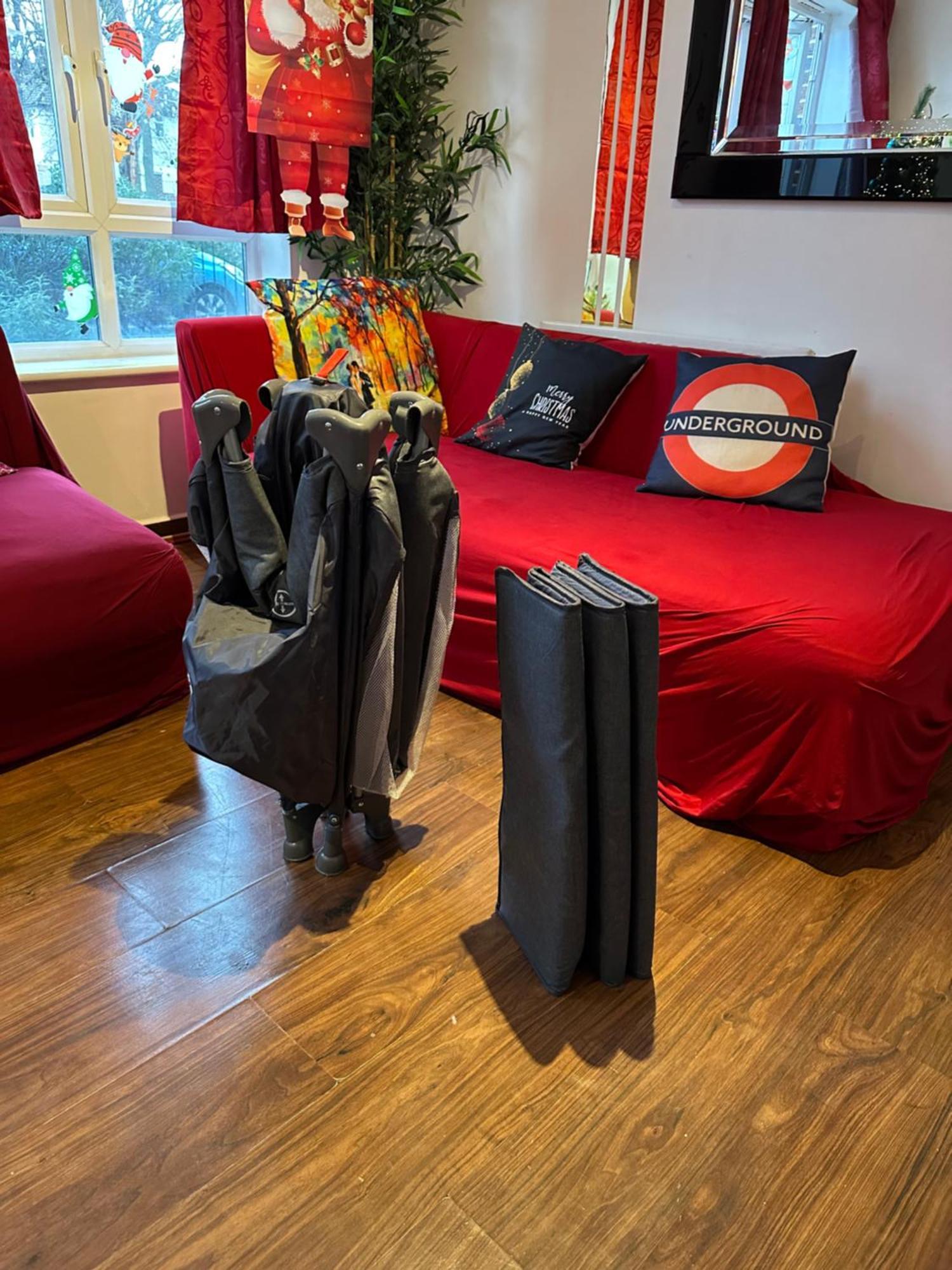 London 2 Bed 2 Bath Apartment Holiday Home - Free Parking - 3Min Walk To The Train Station - 19Min To London Liverpool Street 5Min To Victoria Line 1Gb Broadband Super Fast Internet Ground Floor 100S Of Shops Restaurants Bakeries 24-Hour Asda Superst Ngoại thất bức ảnh