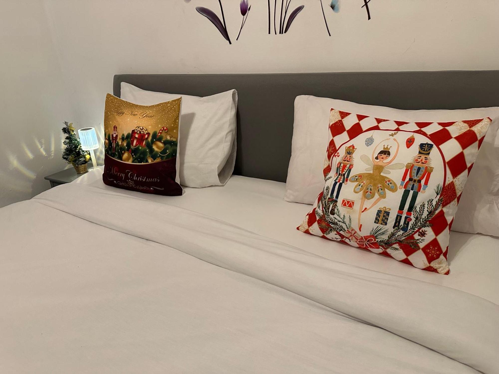 London 2 Bed 2 Bath Apartment Holiday Home - Free Parking - 3Min Walk To The Train Station - 19Min To London Liverpool Street 5Min To Victoria Line 1Gb Broadband Super Fast Internet Ground Floor 100S Of Shops Restaurants Bakeries 24-Hour Asda Superst Ngoại thất bức ảnh