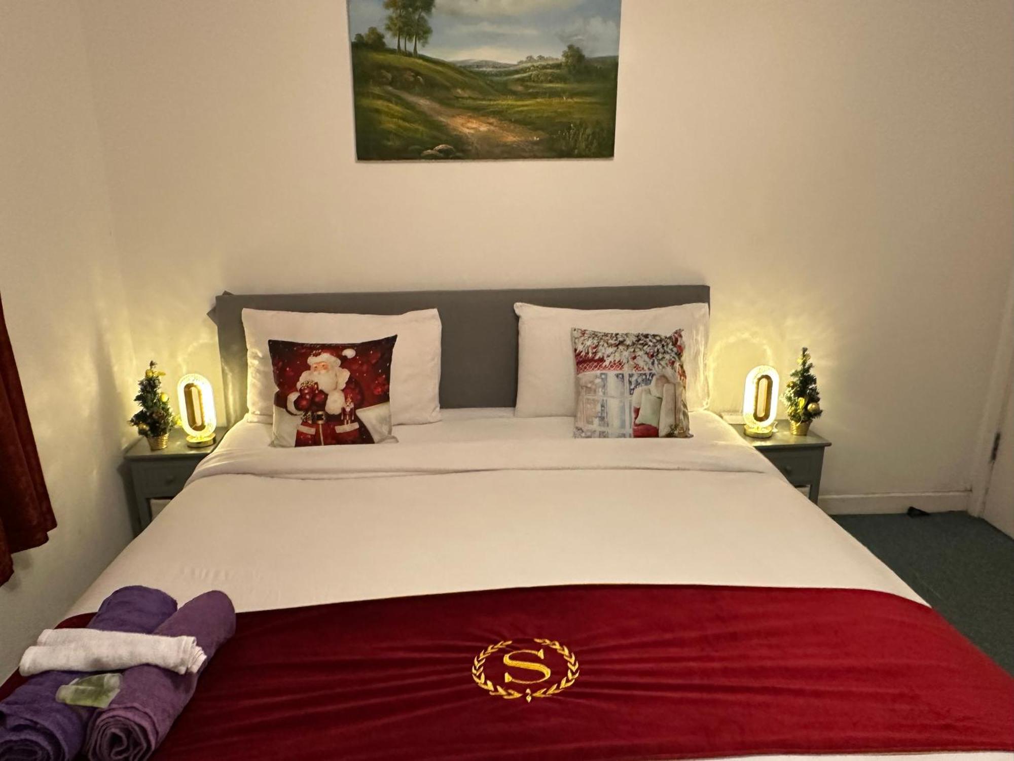 London 2 Bed 2 Bath Apartment Holiday Home - Free Parking - 3Min Walk To The Train Station - 19Min To London Liverpool Street 5Min To Victoria Line 1Gb Broadband Super Fast Internet Ground Floor 100S Of Shops Restaurants Bakeries 24-Hour Asda Superst Ngoại thất bức ảnh
